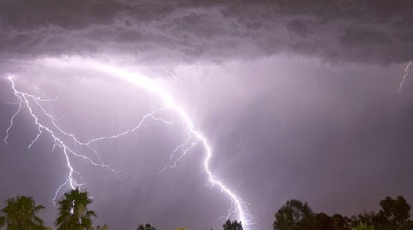 giải pháp chống sét lan truyền - Các ngôi nhà vùng nông thôn, vùng núi dễ bị thiệt hại bởi sét đánh do thiếu thiết bị chống sét