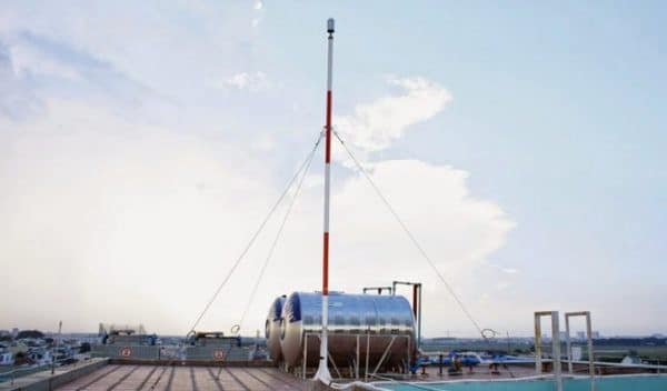 Kim thu sét được lắp đặt trên mái nhà, hoặc tại vị trí cao nhất của toàn nhà.