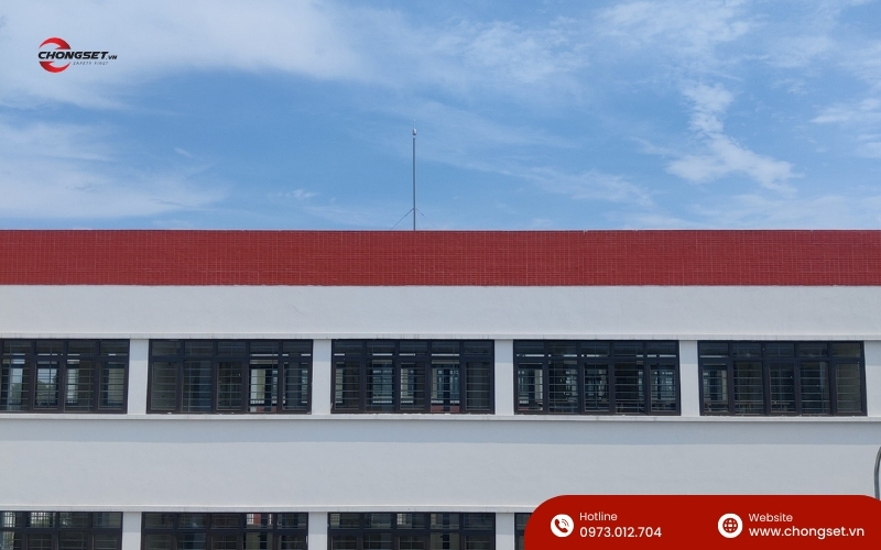 Hệ thống chống sét trường học đảm bảo an toàn cho học sinh và giáo viên.